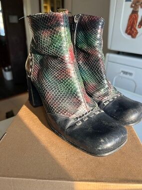 Shellys London Snake Navy booties